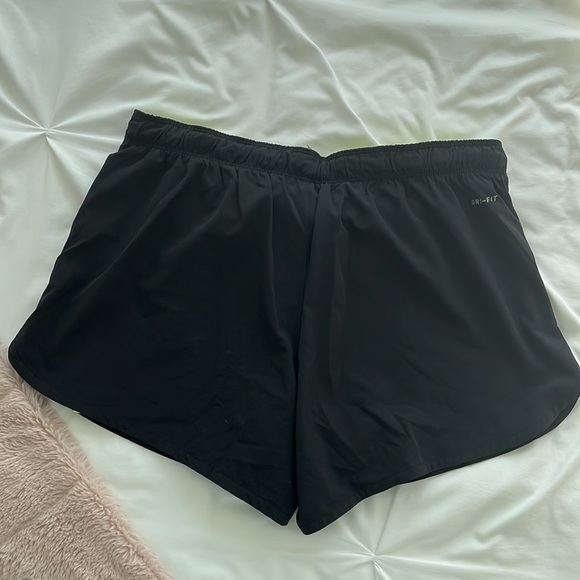 Nike Shorts - Size medium - Picture 4 of 4